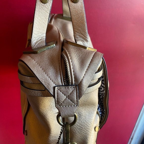 Ampere very soft Vegan Gold 3-way satchel, shoulder, crossbody holiday fun - Picture 5 of 9